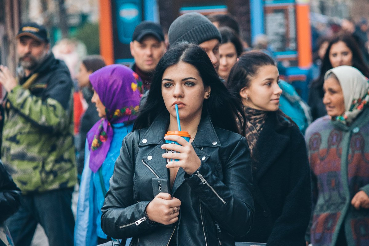 В глазах читаются мысли о предстоящей вечеринке В глазах читаются мысли о предстоящей вечеринке