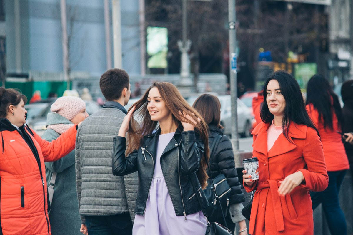 Грация всегда остается в моде, а особенно летящие на ветру волосы Грация всегда остается в моде, а особенно летящие на ветру волосы
