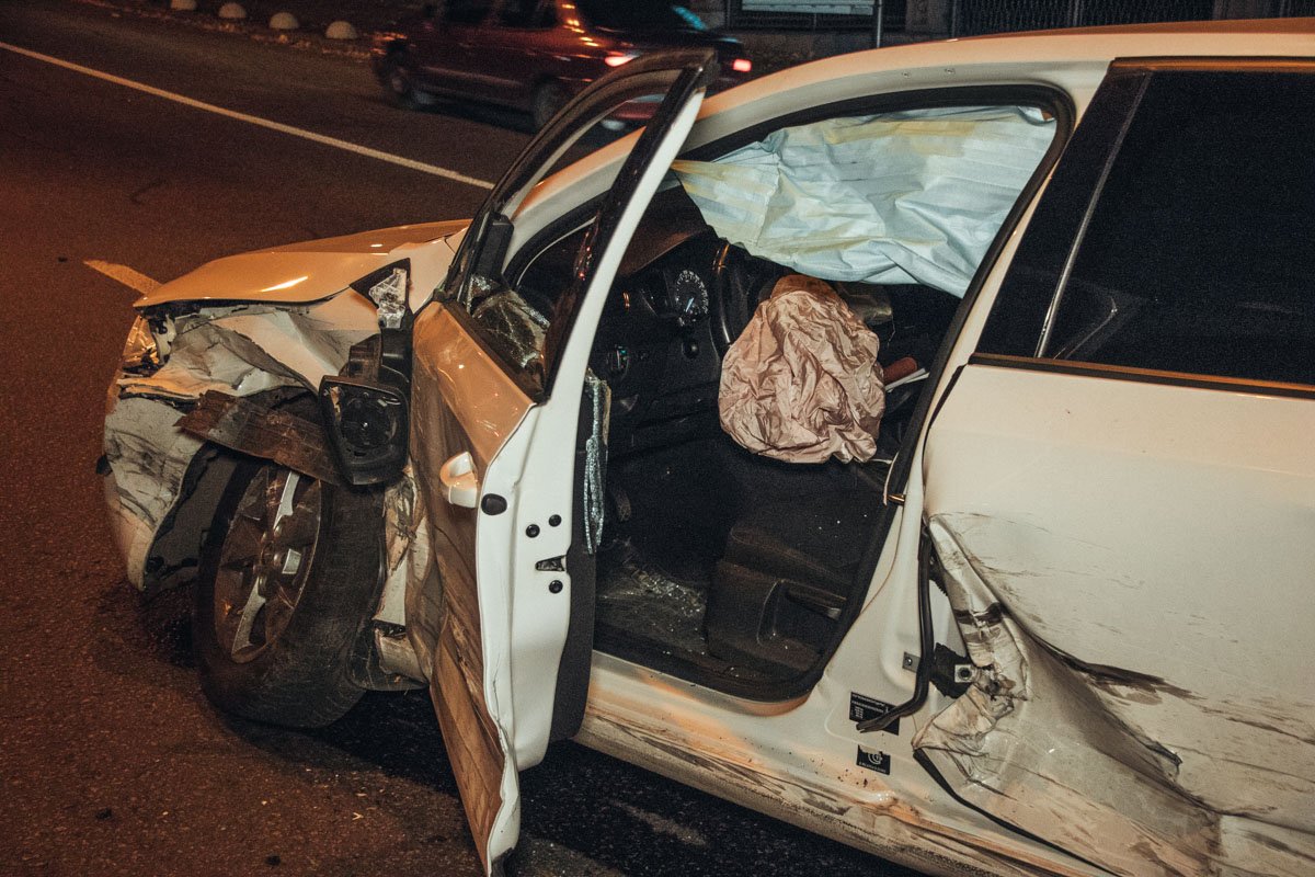 Столкнулись Skoda и Hyundai Столкнулись Skoda и Hyundai