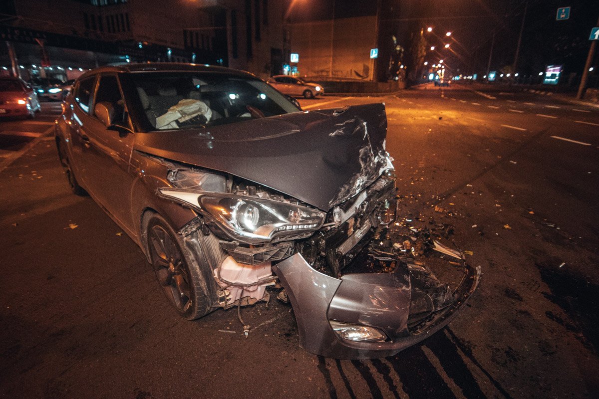 У Hyundai оторвало переднюю часть У Hyundai оторвало переднюю часть