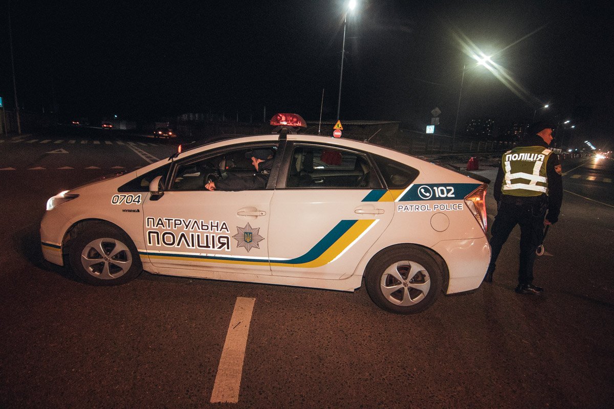 Движение на опасном участке регулировали патрульные Движение на опасном участке регулировали патрульные