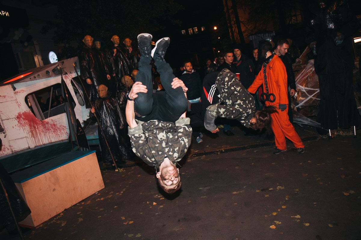 На вечеринке были подготовленные бойцы