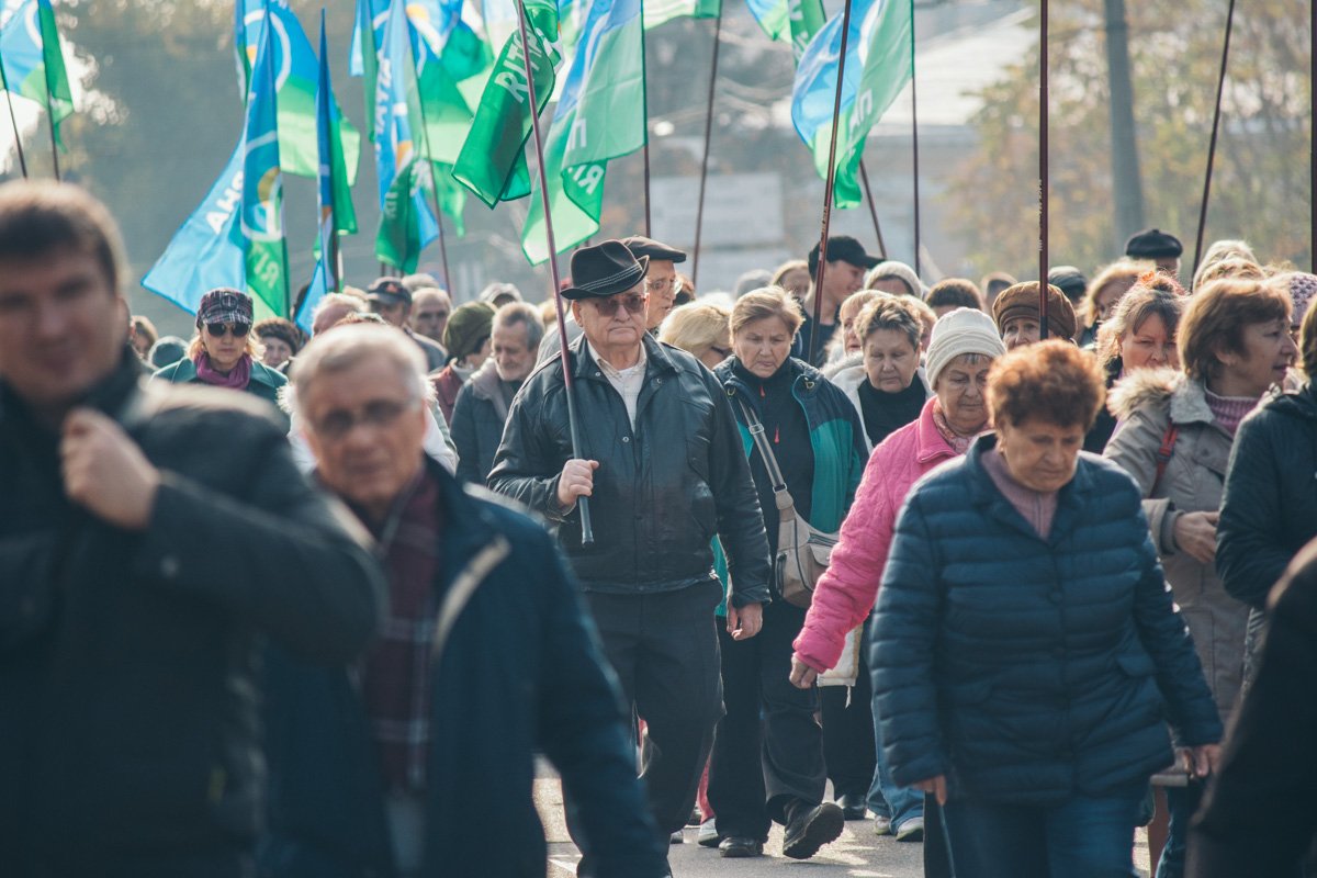 В парке имени Тараса Шевченко собрались сотни митингующих В парке имени Тараса Шевченко собрались сотни митингующих