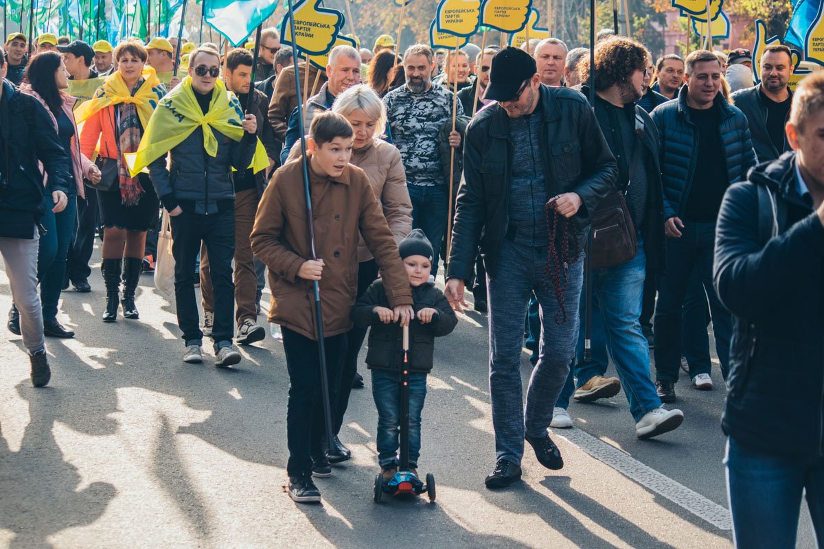 Некоторые приходили целыми семьями Некоторые приходили целыми семьями