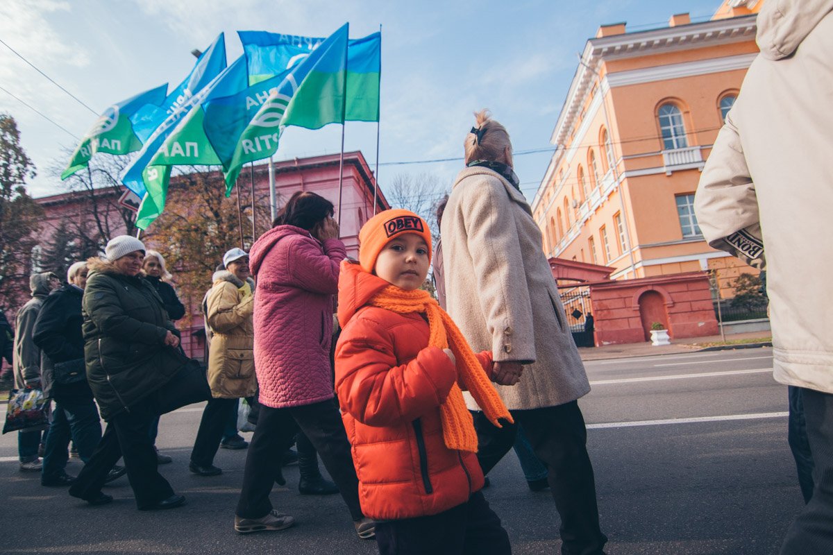 Участники представляли политические партии и общественные организации Участники представляли политические партии и общественные организации