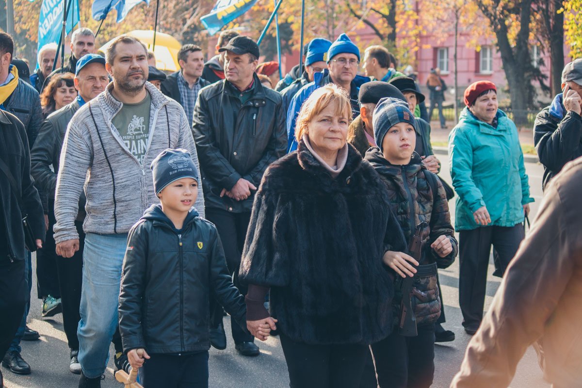 От парка Шевченко митингующие двигались в сторону Майдана Независимости От парка Шевченко митингующие двигались в сторону Майдана Независимости