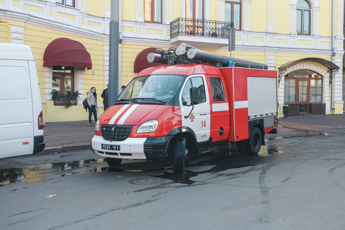 На Контрактовой площади загорелась пристройка На Контрактовой площади загорелась пристройка