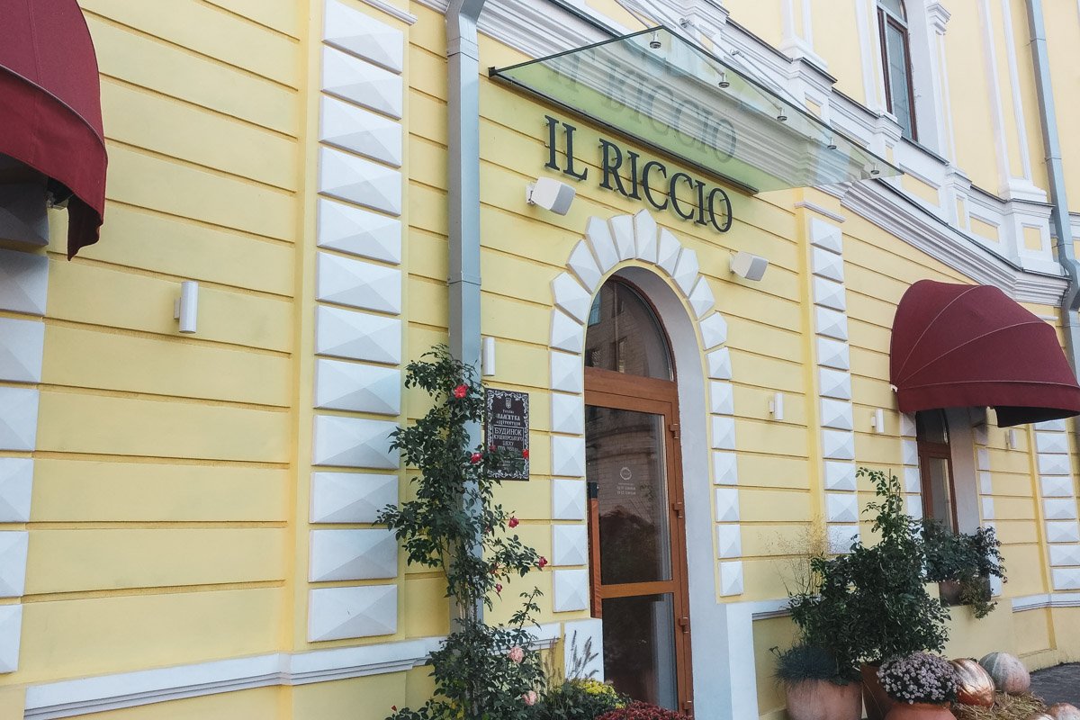 Предварительно, пластиковые контейнеры принадлежали ресторану Ill Riccio Предварительно, пластиковые контейнеры принадлежали ресторану Ill Riccio