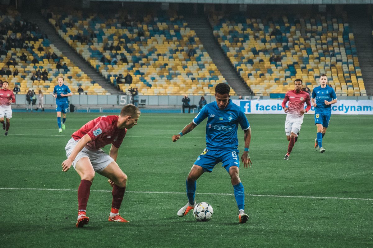 В Киеве на НСК "Олимпийский" прошел матч между командами «Динамо» и «Львов» В Киеве на НСК "Олимпийский" прошел матч между командами «Динамо» и «Львов»