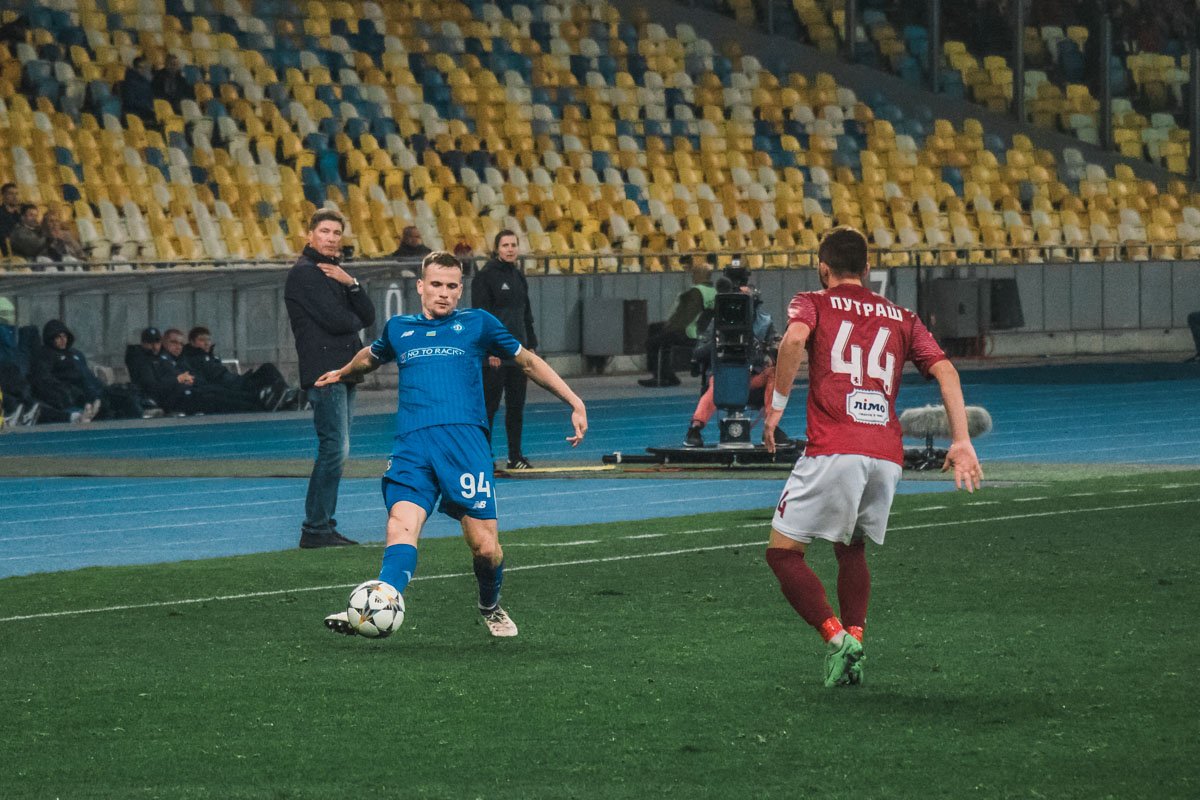 На главной арене страны киевский клуб уступил "гостям" со счетом 0:1 На главной арене страны киевский клуб уступил "гостям" со счетом 0:1