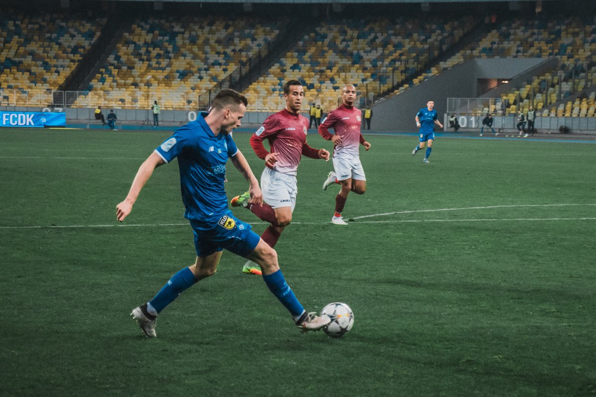 Фирменные проходы по флангу от Томаша Кендзеры сегодня успеха не принесли Фирменные проходы по флангу от Томаша Кендзеры сегодня успеха не принесли