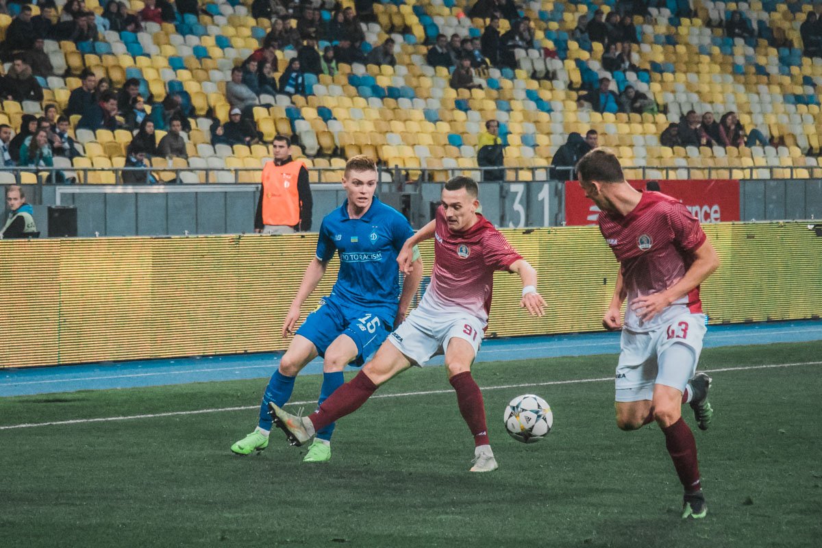 Виктор Цыганков сегодня также не отличился результативными действиями, которых от него все так ждали Виктор Цыганков сегодня также не отличился результативными действиями, которых от него все так ждали