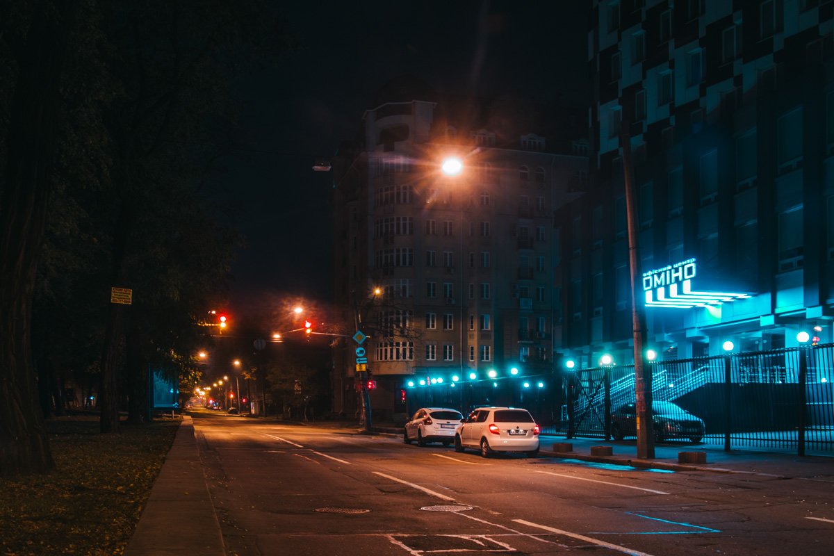 Машины спят в ожидании нового дня Машины спят в ожидании нового дня