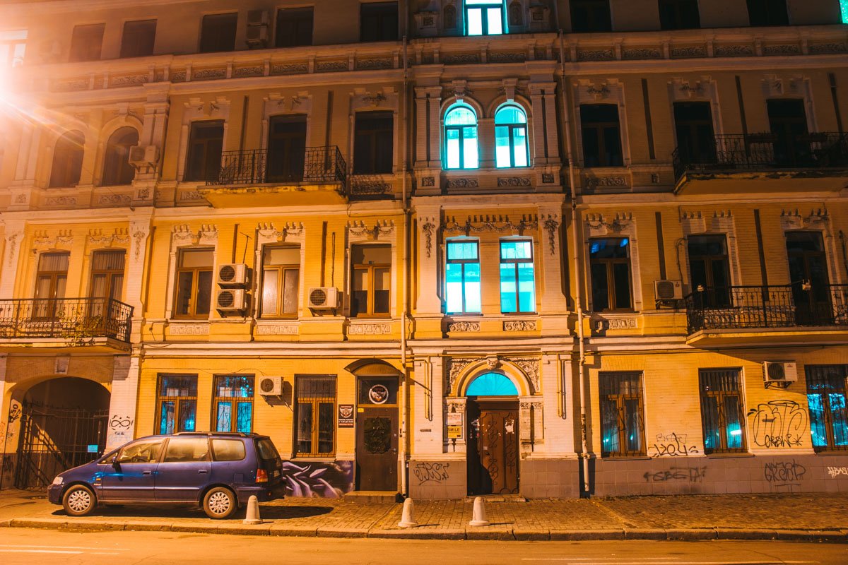 Любители граффити оставили свой след на стенах домов Любители граффити оставили свой след на стенах домов