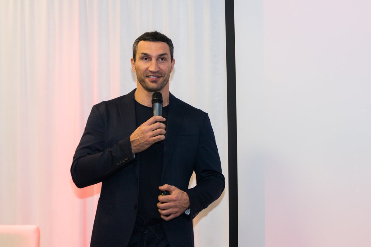 Боксер презентовал портал в музее достижений братьев Кличко Боксер презентовал портал в музее достижений братьев Кличко