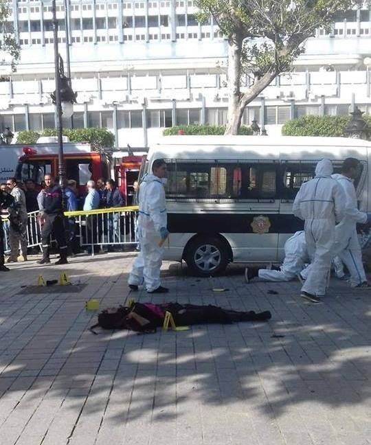 В Тунисе террористка-смертница устроила взрыв в центре города В Тунисе террористка-смертница устроила взрыв в центре города