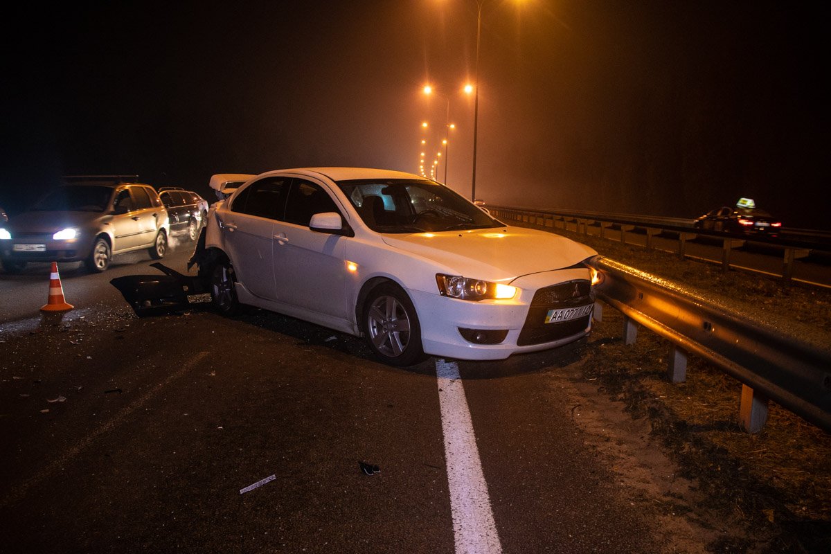 В Киеве на улице Богатырской произошло двойное ДТП