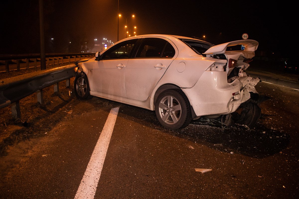 Машины стояли во втором ряду, а водители ожидали приезда патрульных для оформления ДТП