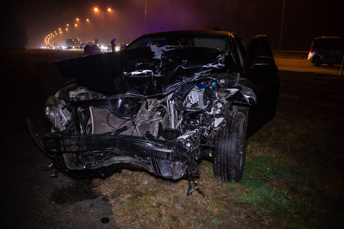 От удара Camry развернуло и отбросило с дороги