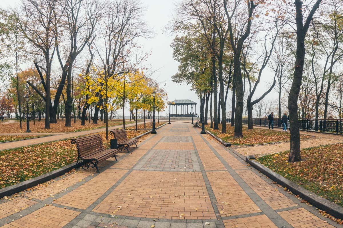 Город пустует в тишине Город пустует в тишине