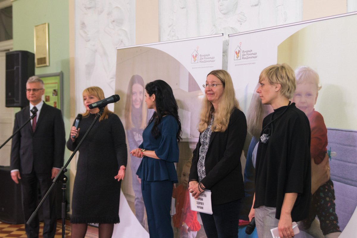 Открыли комнату Ульяна Супрун и глава Наблюдательного совета Фонда Дом Рональда МакДональда в Украине Гжегож Хмелярский
