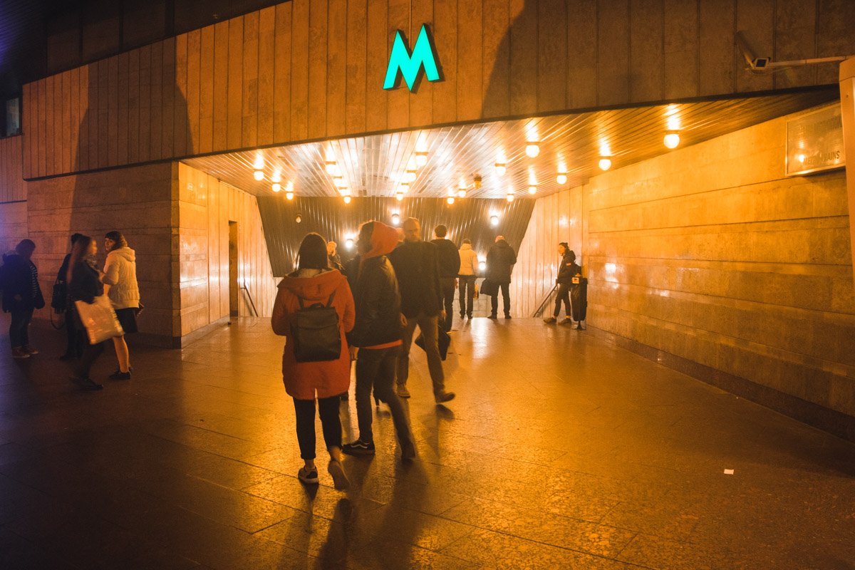 Переход со станции «Дворец Спорта» на синюю ветку закрыт