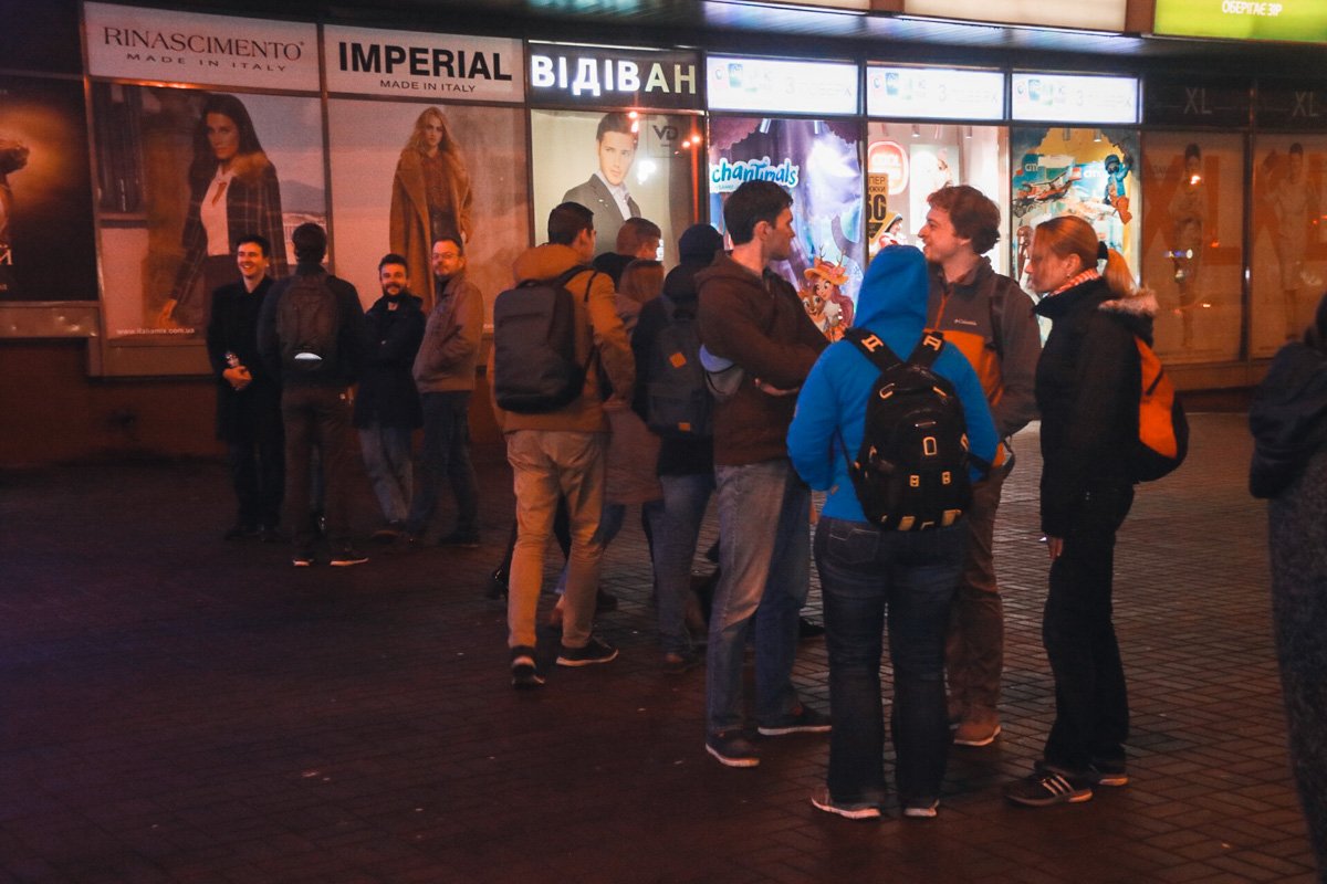 Первым делом из здания эвакуировали людей