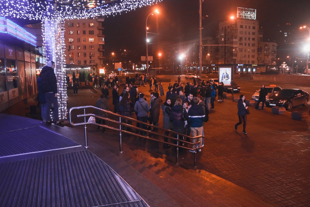 Взрывотехники обследуют помещение