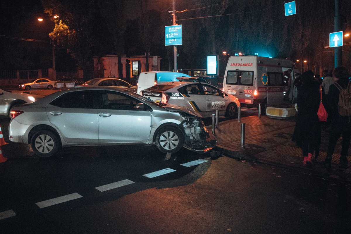 На пересечении бульвара Тараса Шевченко и улицы Леоонтовича произошло ДТП