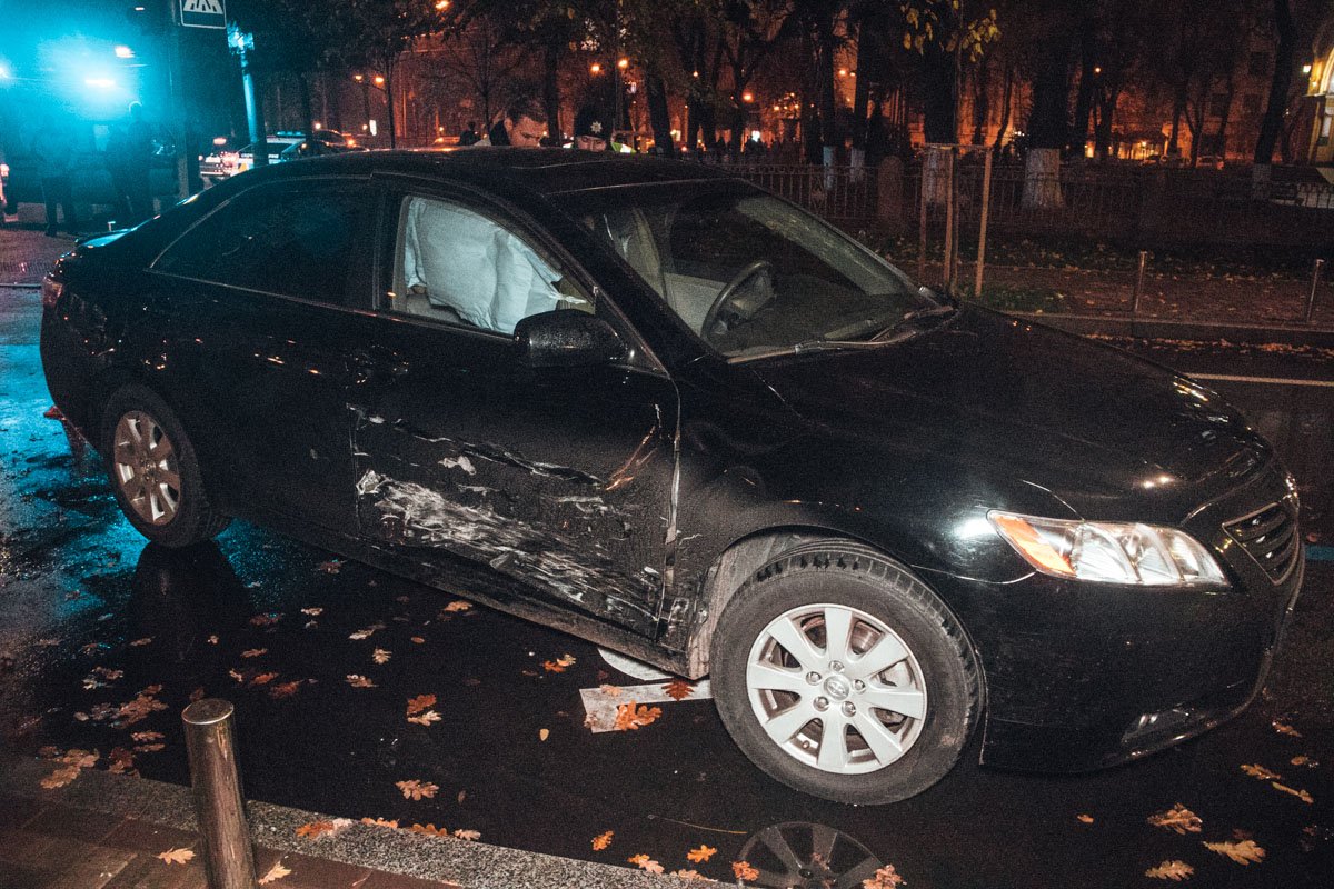 Столкнулись Toyota Camry и Toyota Corolla