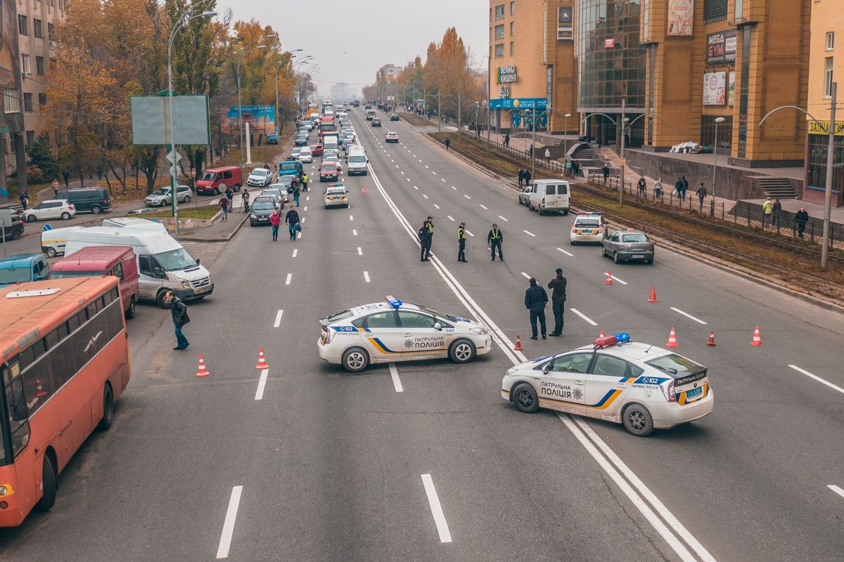 Митинг возобновился в среду, 31 октября, примерно в 05:00