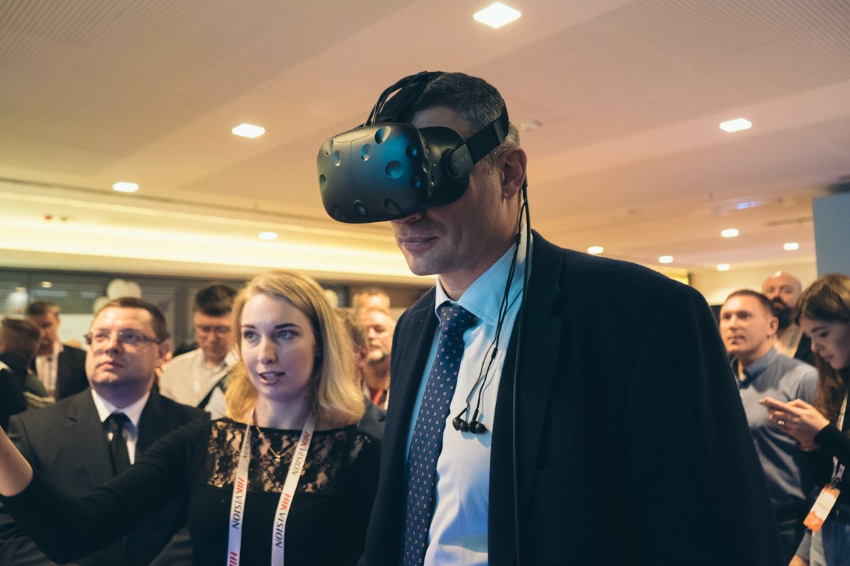 Компании Lenovo и Xiaomi представили свои варианты очков виртуальной реальности Компании Lenovo и Xiaomi представили свои варианты очков виртуальной реальности