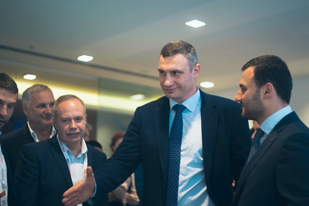 Мэр Киева Виталий Кличко поблагодарил все города за участие и сказал, что очень гордиться талантливыми людьми-разработчиками Мэр Киева Виталий Кличко поблагодарил все города за участие и сказал, что очень гордиться талантливыми людьми-разработчиками