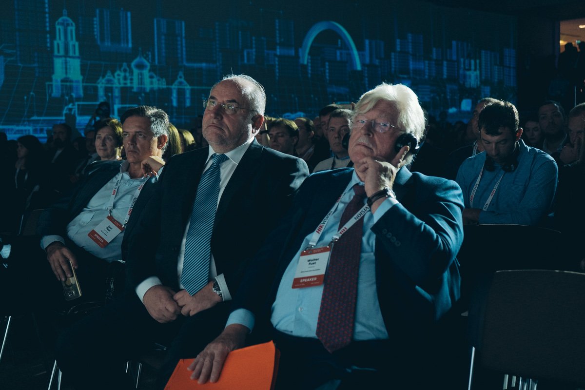 Посетители форума могли рассмотреть множество различных стендов от компаний, которые презентовали свои новинки Посетители форума могли рассмотреть множество различных стендов от компаний, которые презентовали свои новинки