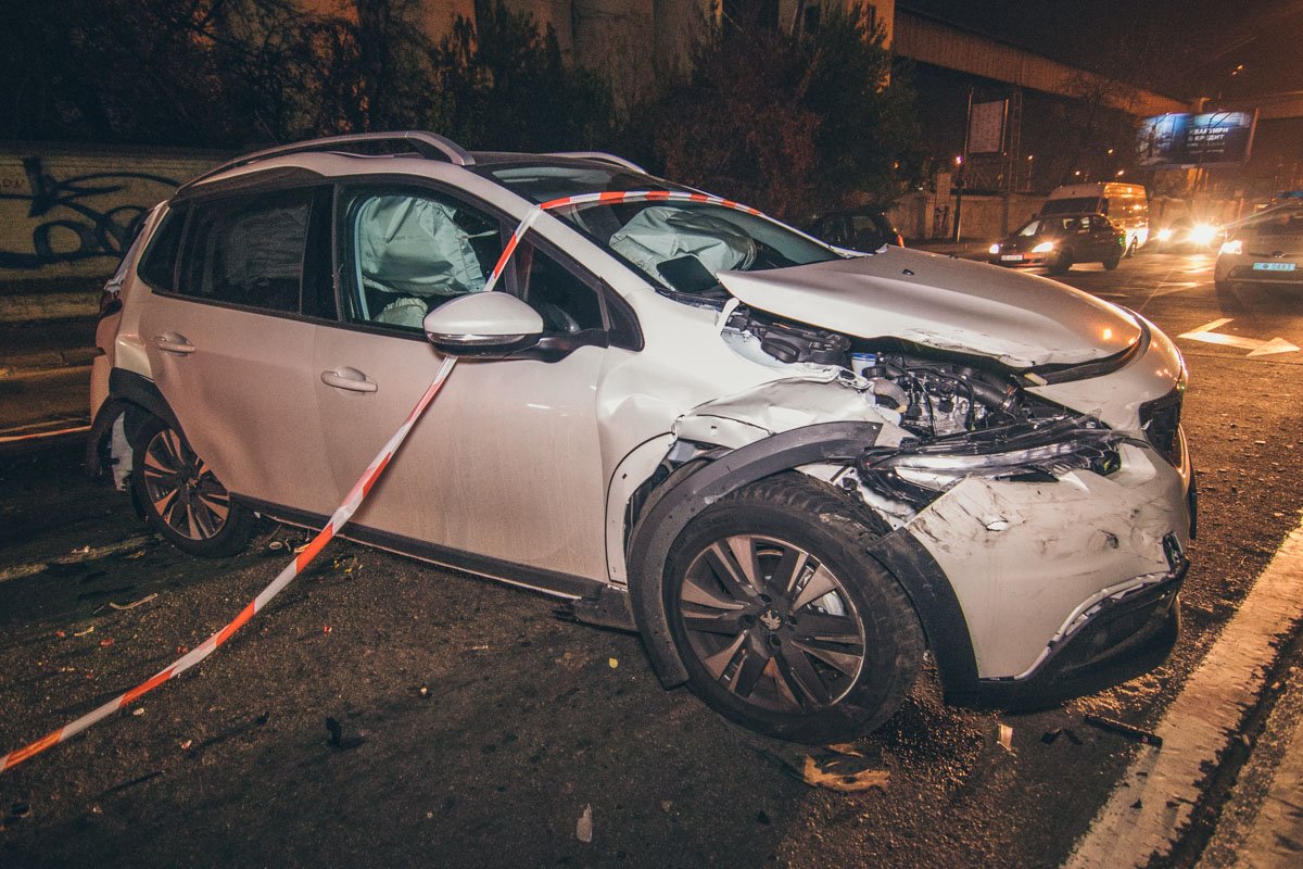 31 октября по адресу улица Набережно-Крещатицкая, 35 произошло ДТП с пострадавшими