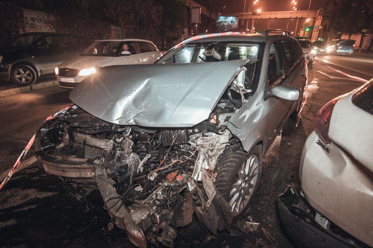 Столкнулись Renault Laguna, Peugeot 2008 и Nissan Murano