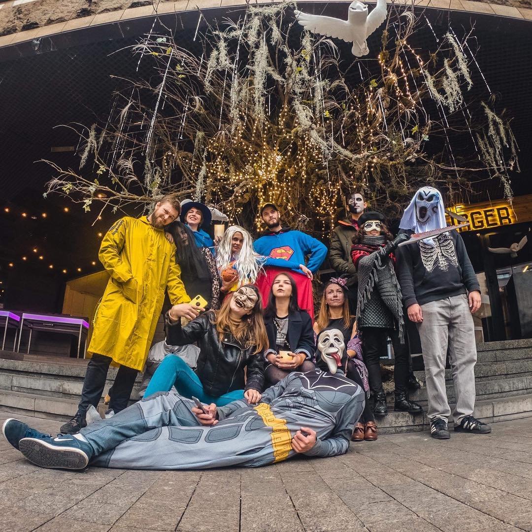 Информатор также не остался в тени, в разнообразных образах мы успели напугать уйму людей. Фото: @kiev.informator.ua Информатор также не остался в тени, в разнообразных образах мы успели напугать уйму людей. Фото: @kiev.informator.ua