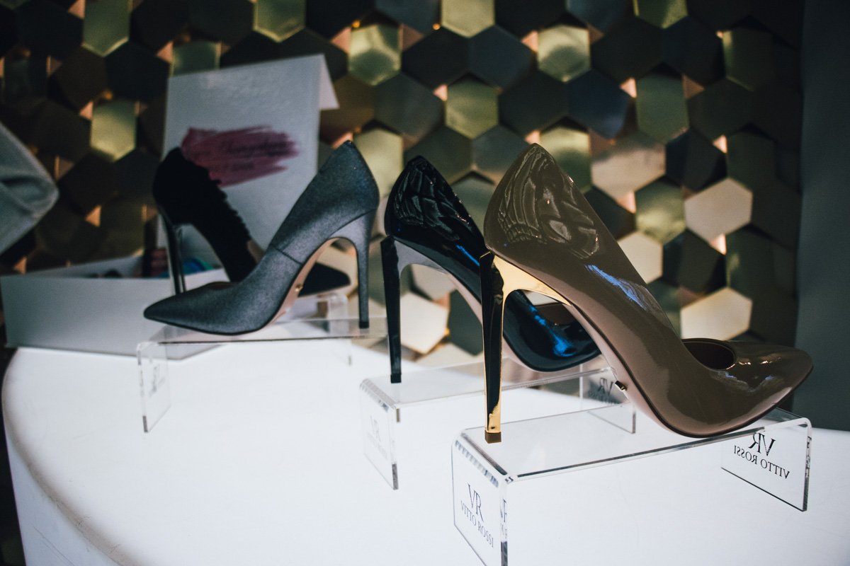 Организаторы продемонстрировали не только одежду участницы, но и обувь с аксессуарами 