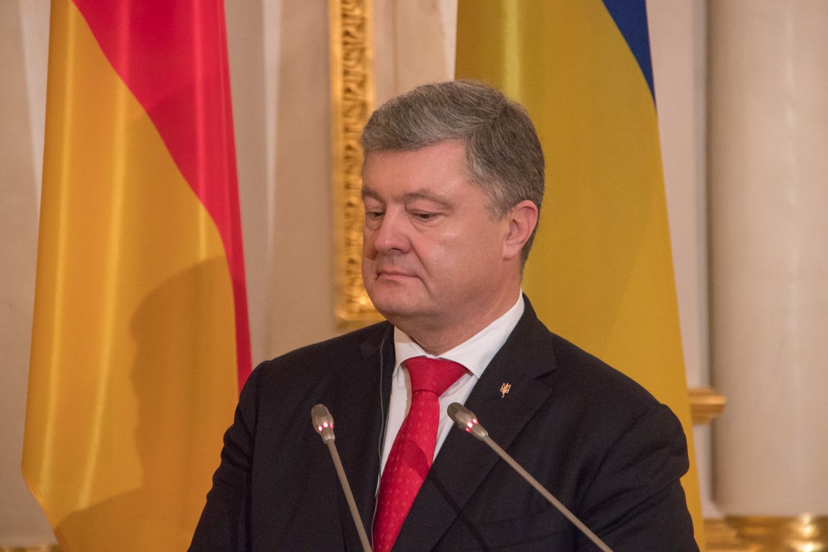 Петр Порошенко поблагодарил лидера Германии за помощь в развитии демократической Украины Петр Порошенко поблагодарил лидера Германии за помощь в развитии демократической Украины