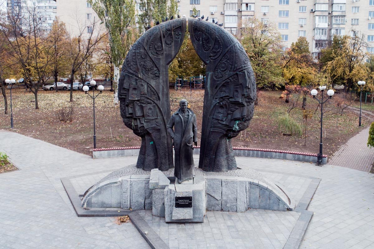 Монумент был установлен 10 лет назад, 22 декабря
