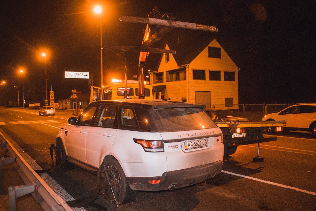 По данным полиции, первая машина ехала со скоростью 60 километров в час 