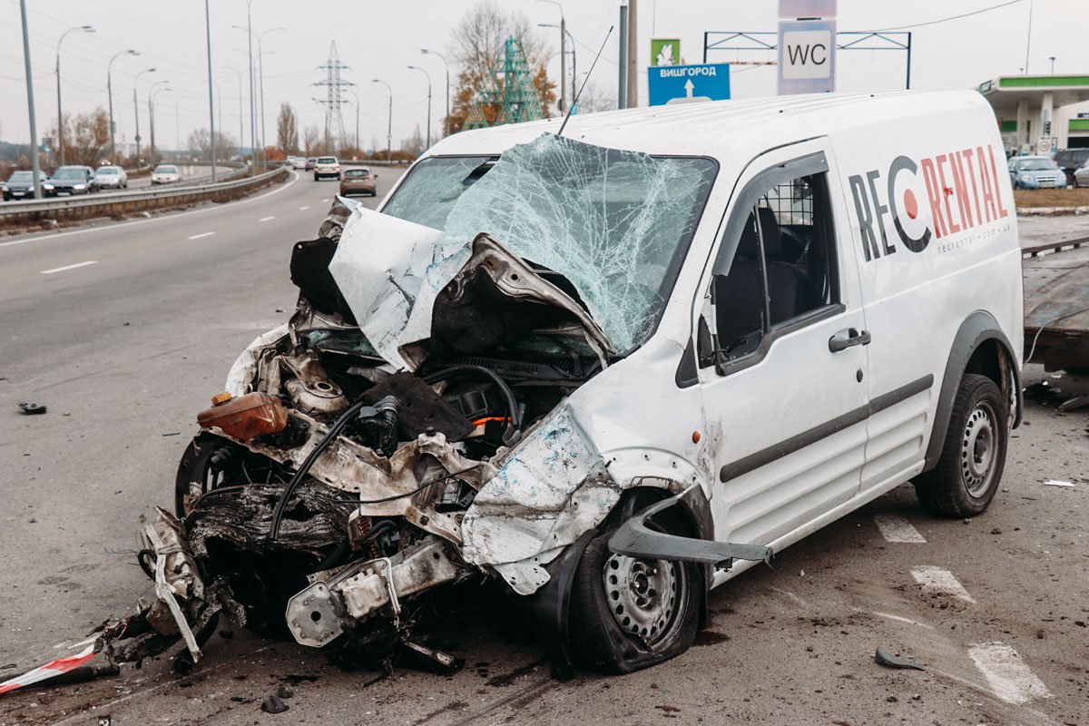 В Киеве на улице Богатырской, 42 произошло ДТП