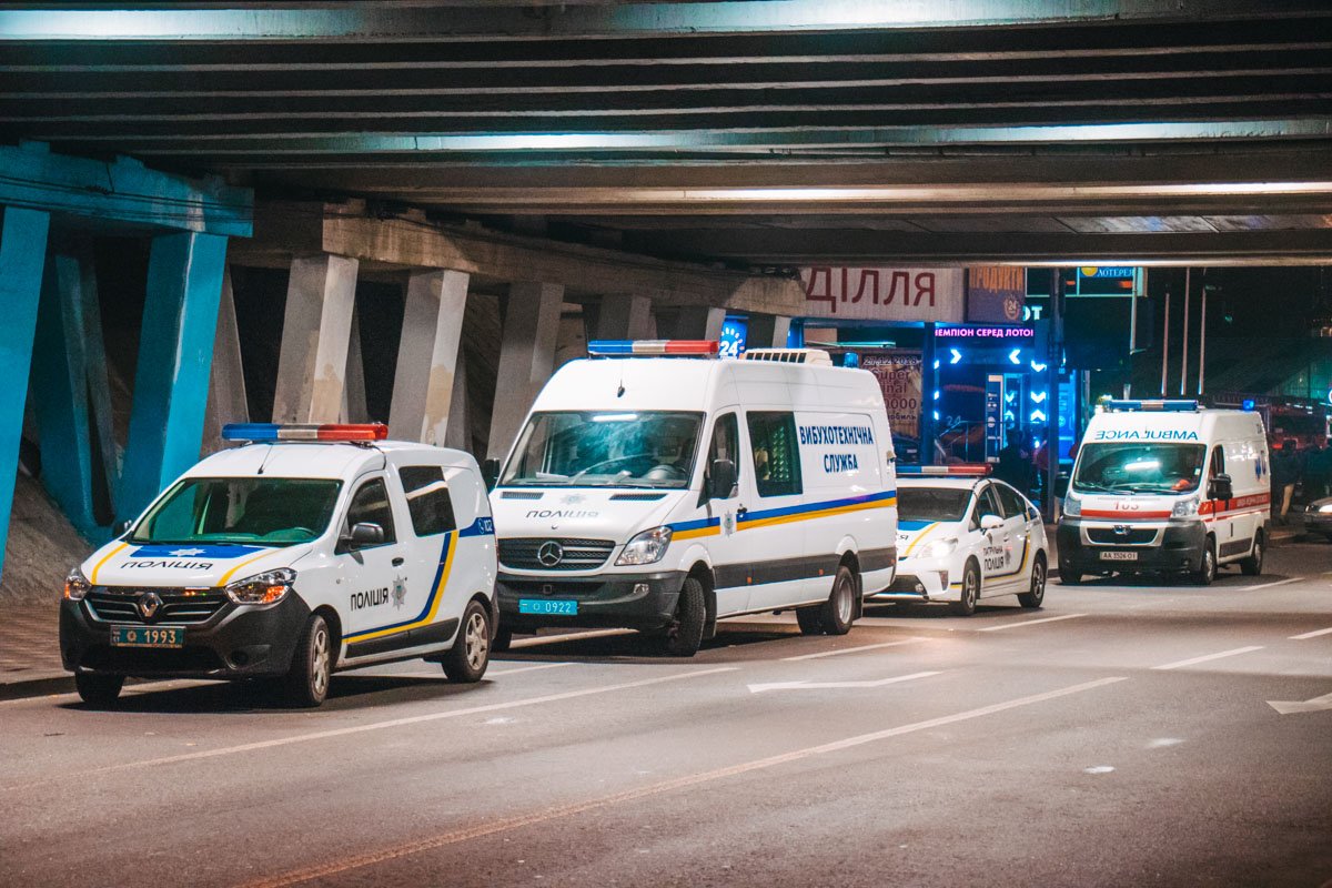 Сам мост взрывотехники с кинологами проверили на наличие взрывчатки примерно за час
