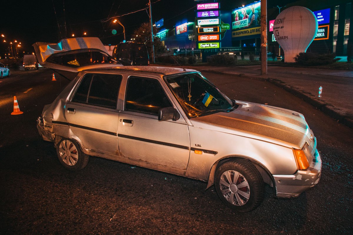 Удар был такой силы, что легковушку откинуло в отбойник