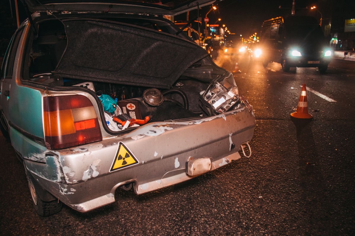 В результате аварии, водитель "Славуты" получил травмы спины и ноги