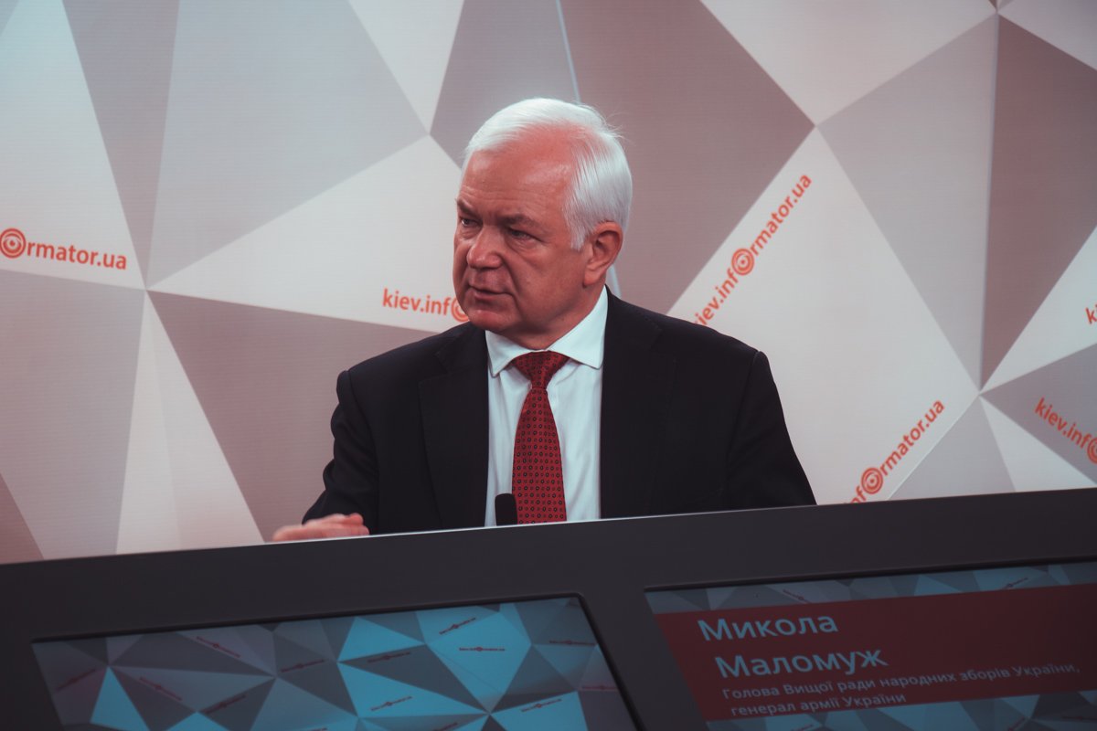 В последнее время в Украине участились случаи взрывов на складах боеприпасов В последнее время в Украине участились случаи взрывов на складах боеприпасов