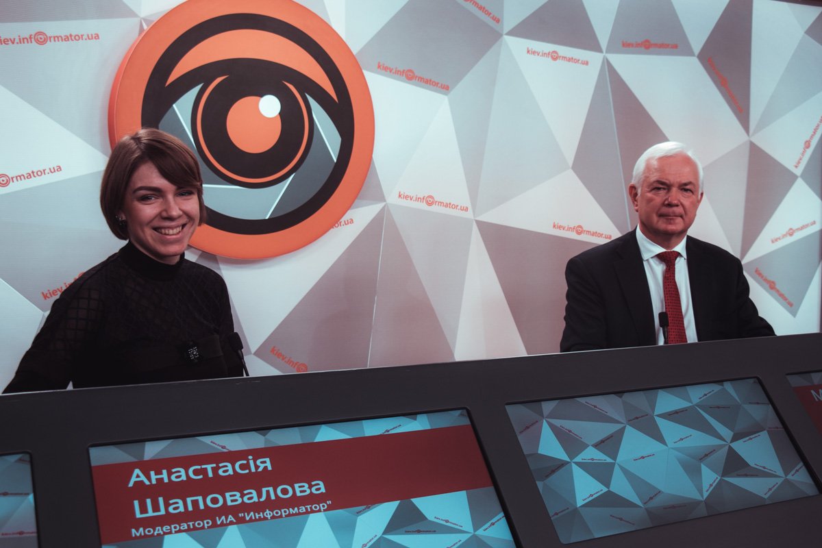 Самая популярная версия взрывов складов с боеприпасами в Украине - это диверсия со стороны России Самая популярная версия взрывов складов с боеприпасами в Украине - это диверсия со стороны России