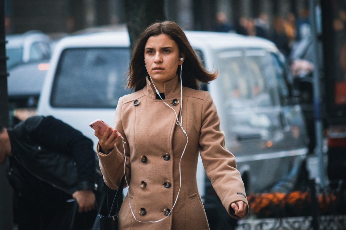 Так, сейчас пишите отчет, потом совещание, после можете пообедать, а я уже бегу