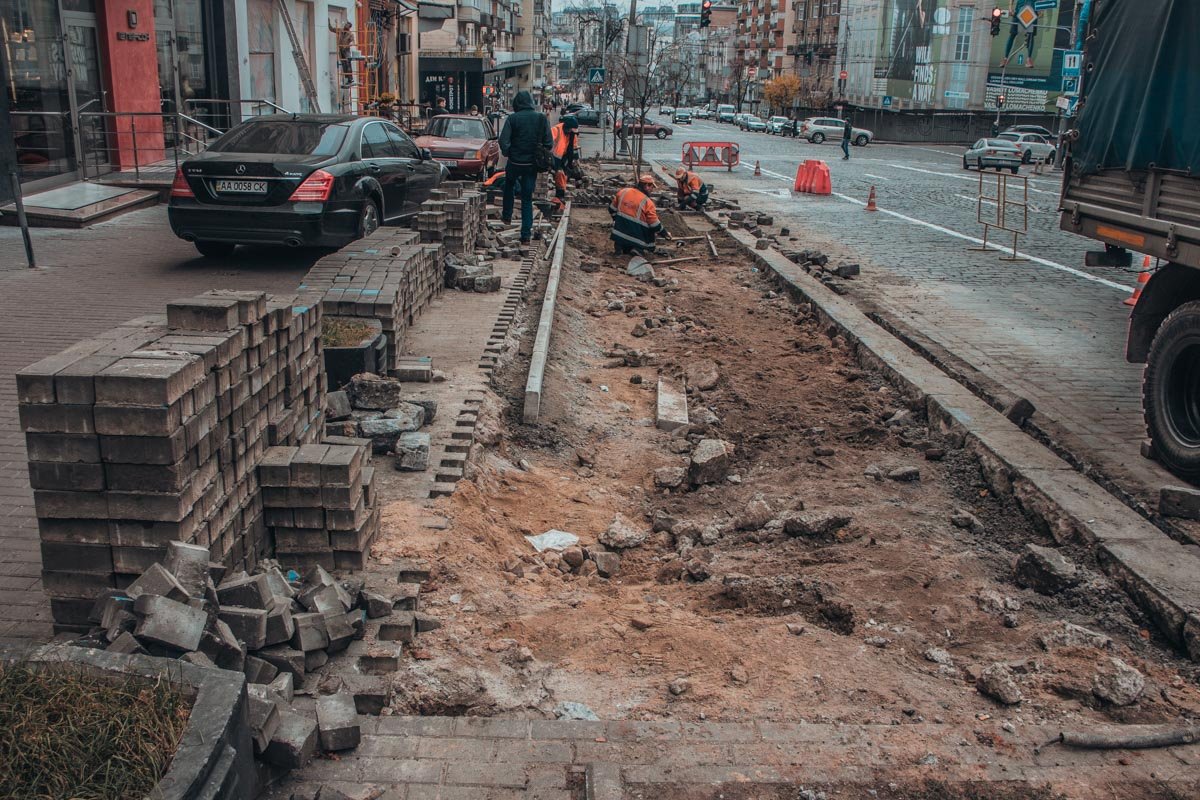 Проблема с парковками особенно остро стоит в центре Киева Проблема с парковками особенно остро стоит в центре Киева