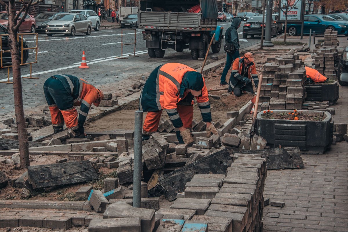 Первые парковочные карманы появились в столице на улице Богдана Хмельницкого Первые парковочные карманы появились в столице на улице Богдана Хмельницкого